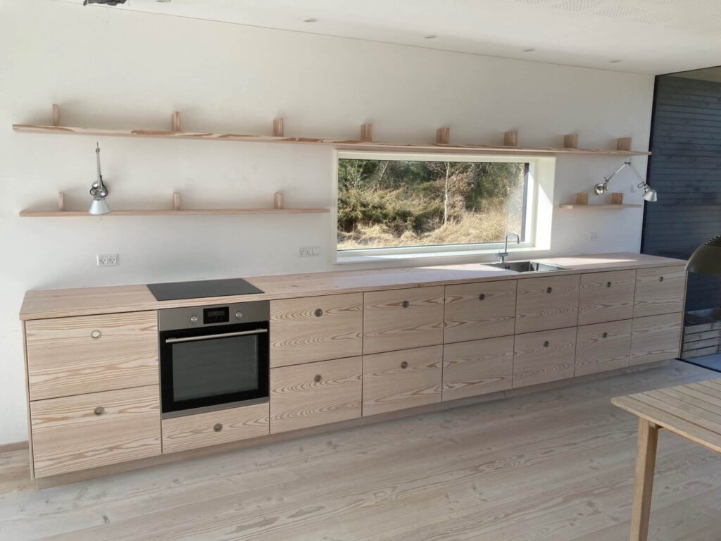 Errboe design køkken i lærketræ