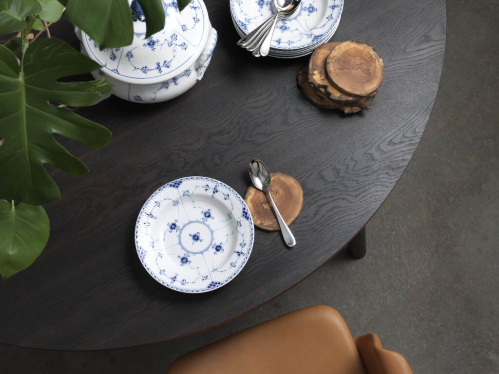 Gert Kjeldtoft bord i røget egetræ