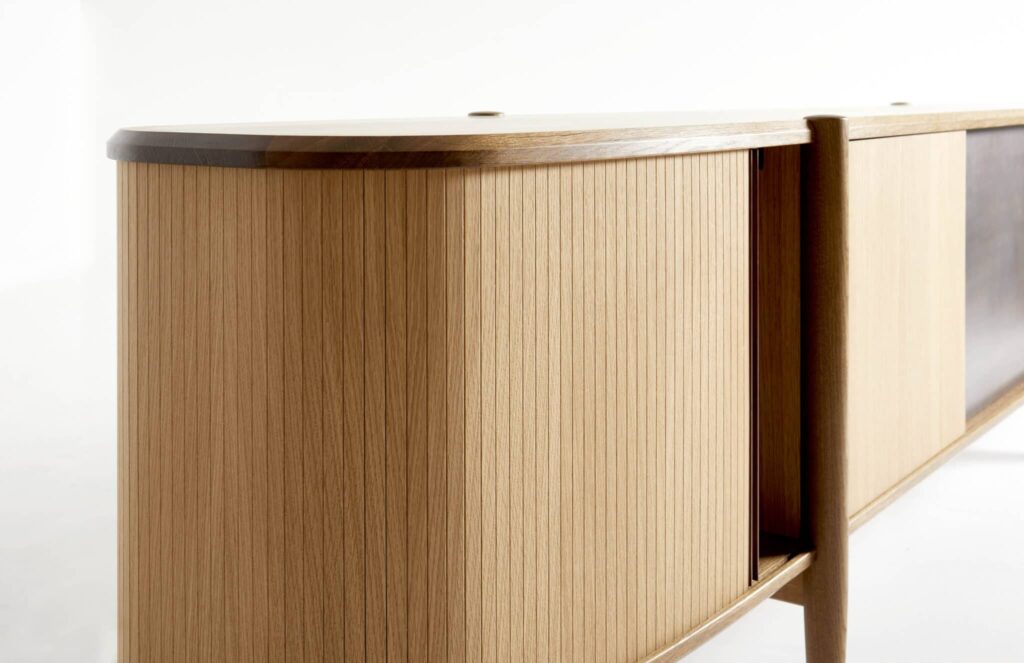 Gert Kjeldtoft møbel med jalousi låger