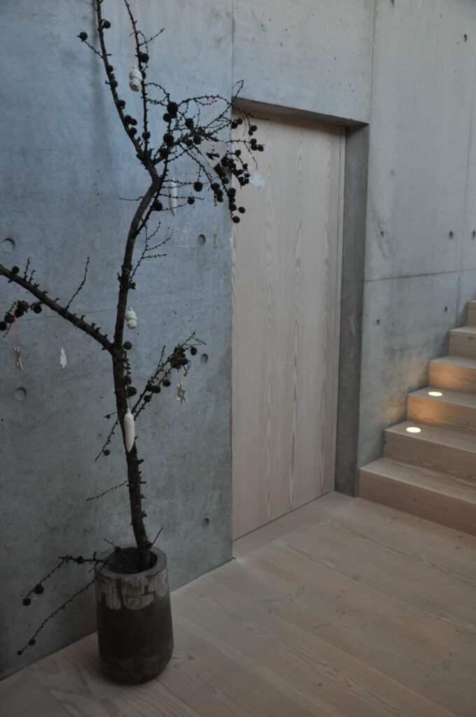 Skydedør i lærketræ