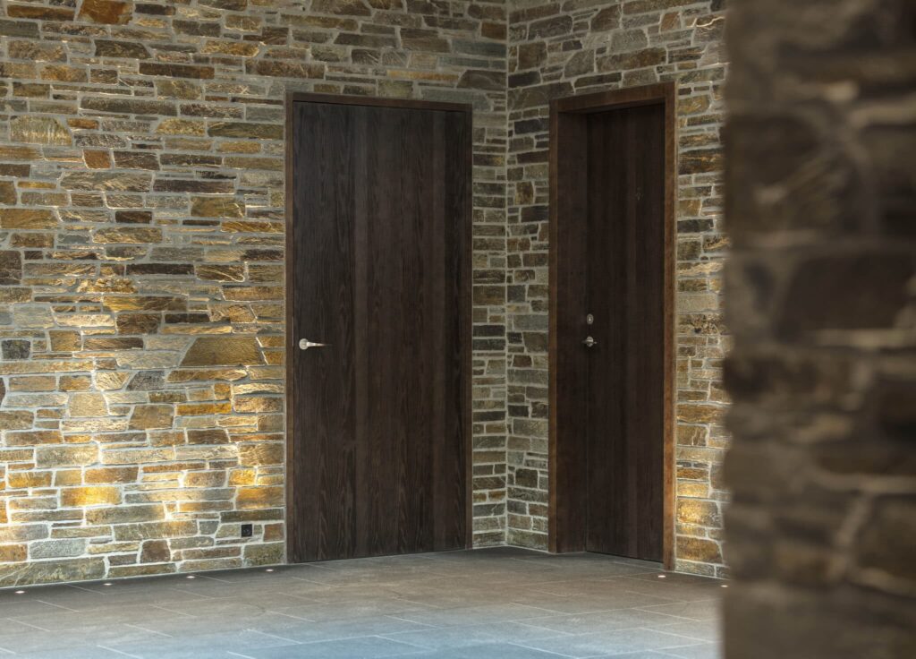 Vahle døre i røget egetræ